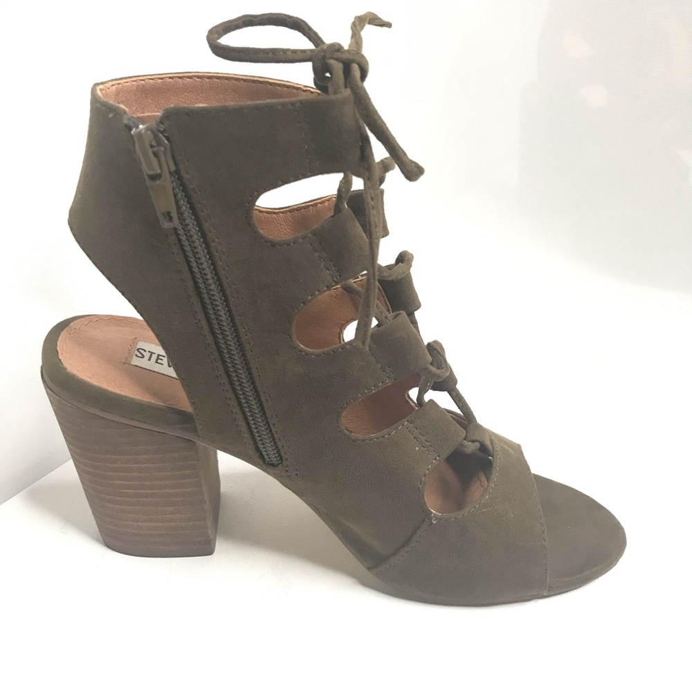 STEVE MADDEN. Bleu style laceup open bootie.Sz 6.5